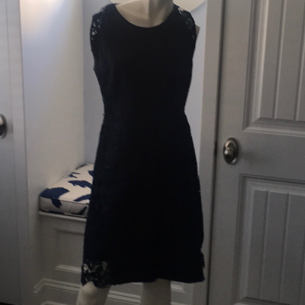 Elie Tahari Size 8 Navy Lace Dress